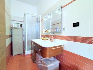 TRILOCALE RISTRUTTURATO CON SOFFITTA E CANTINA