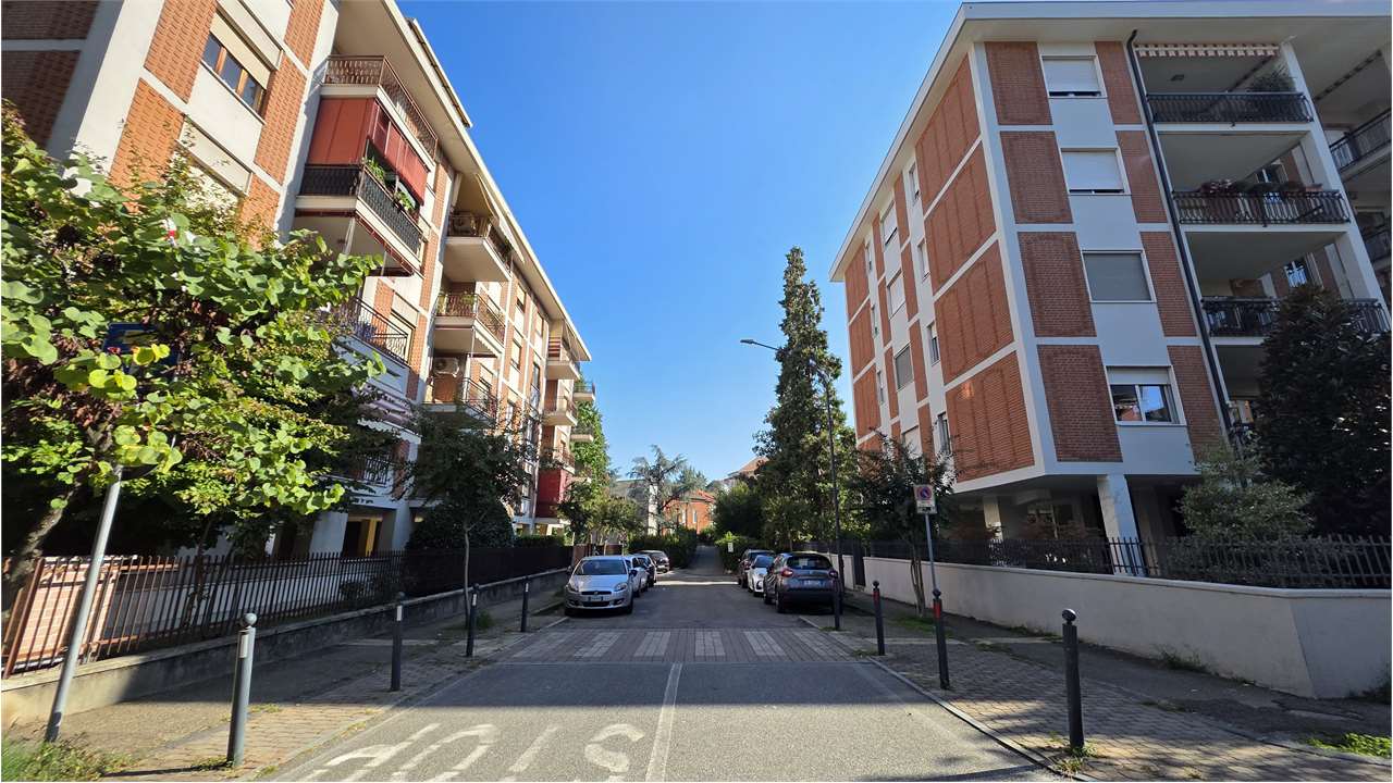 NORD SIGNORILE 6 LOCALI CON POSSIBILITA' BOX