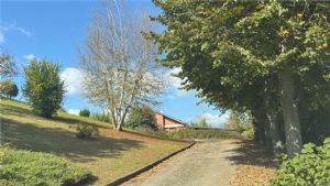 VILLA  PANORAMICA  CON VISTA SULLE COLLINE DEL MONFERRATO