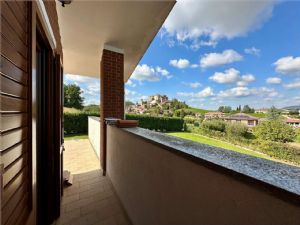 VILLA  PANORAMICA  CON VISTA SULLE COLLINE DEL MONFERRATO