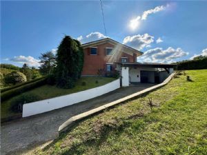 VILLA  PANORAMICA  CON VISTA SULLE COLLINE DEL MONFERRATO