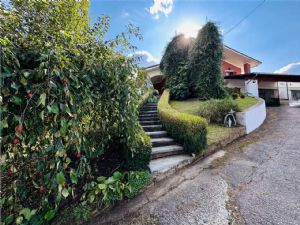 VILLA  PANORAMICA  CON VISTA SULLE COLLINE DEL MONFERRATO
