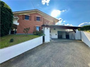 VILLA  PANORAMICA  CON VISTA SULLE COLLINE DEL MONFERRATO