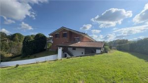 VILLA  PANORAMICA  CON VISTA SULLE COLLINE DEL MONFERRATO