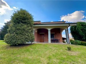 VILLA  PANORAMICA  CON VISTA SULLE COLLINE DEL MONFERRATO