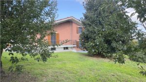 VILLA  PANORAMICA  CON VISTA SULLE COLLINE DEL MONFERRATO