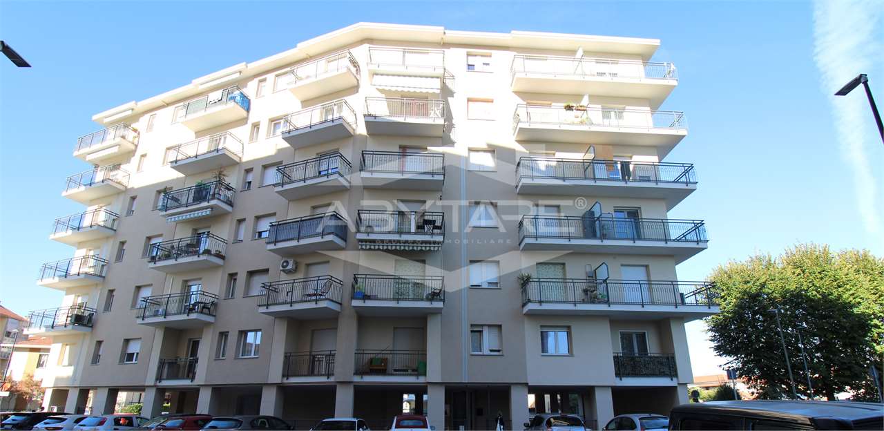BEINASCO IN ZONA CENTRALE TRE LOCALI