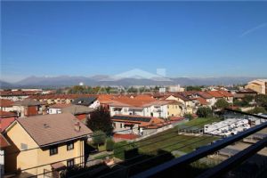 BEINASCO IN ZONA CENTRALE TRE LOCALI