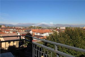 BEINASCO IN ZONA CENTRALE TRE LOCALI