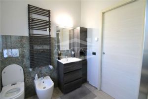 BEINASCO IN ZONA CENTRALE TRE LOCALI