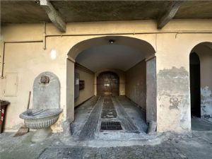Affascinante alloggio d’epoca con terrazzo privato e possibilità di seconda unità indipendente