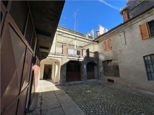 Affascinante alloggio d’epoca con terrazzo privato e possibilità di seconda unità indipendente