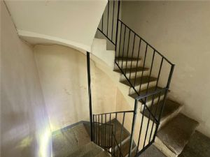 Affascinante alloggio d’epoca con terrazzo privato e possibilità di seconda unità indipendente