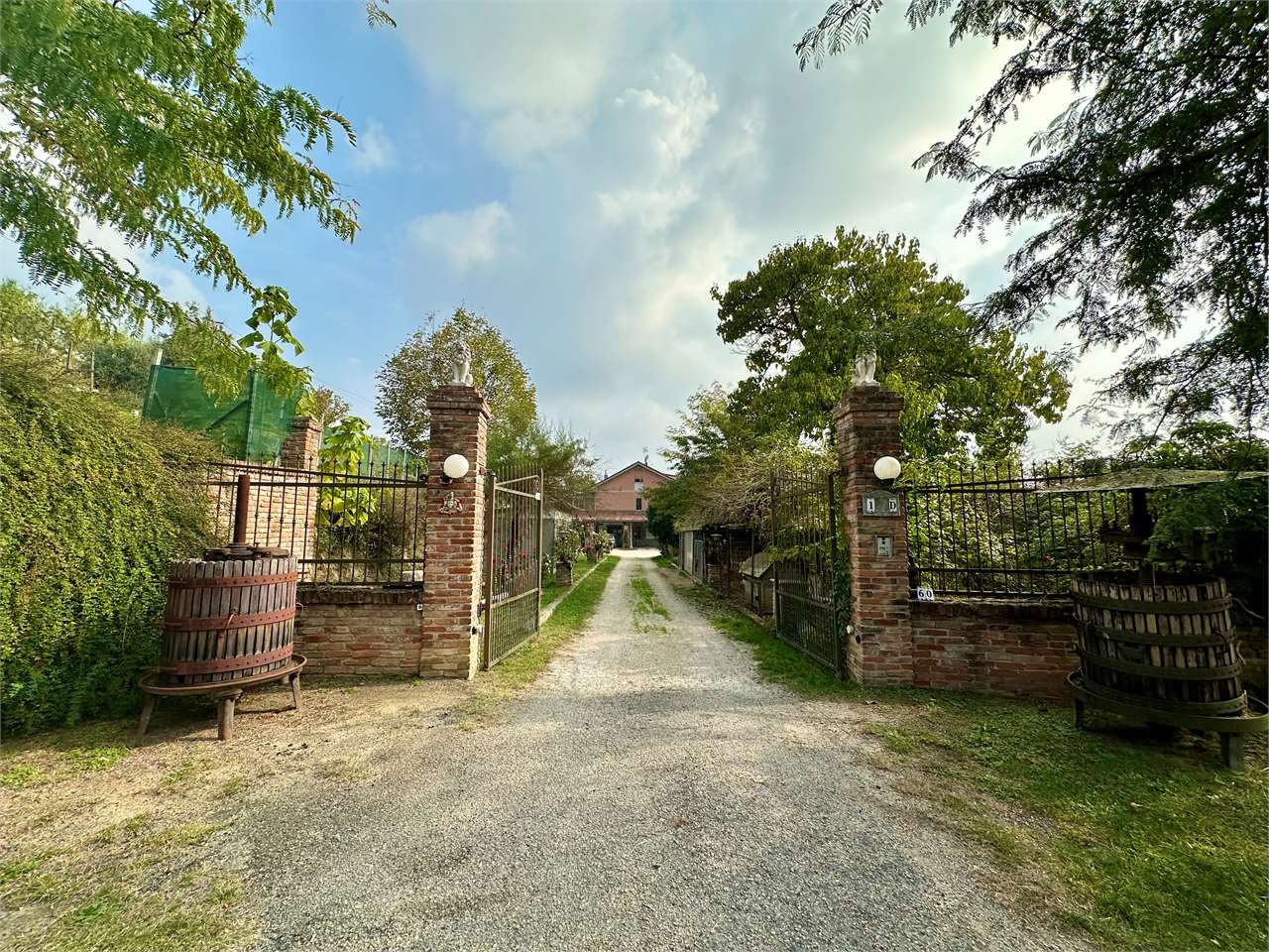 Villa con Piscina  – Un’Occasione Unica nel Suo Genere