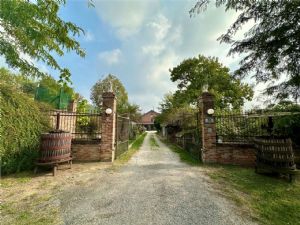 Villa con Piscina  – Un’Occasione Unica nel Suo Genere
