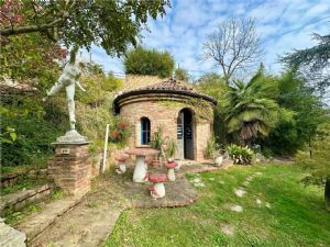 Villa con Piscina  – Un’Occasione Unica nel Suo Genere