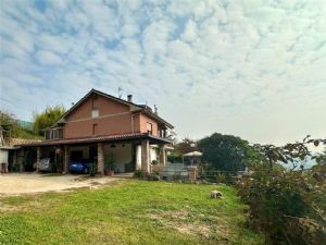 Villa con Piscina  – Un’Occasione Unica nel Suo Genere