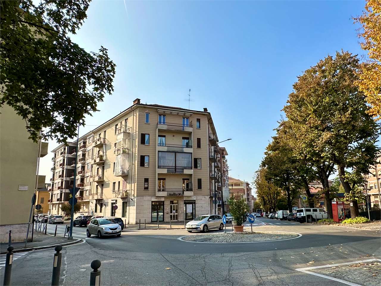 Ampio quadrilocale – Ultimo piano senza ascensore, zona Questura