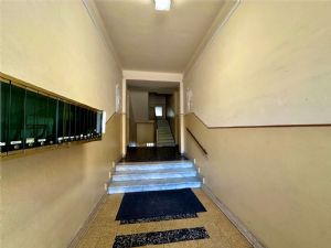 Ampio quadrilocale – Ultimo piano senza ascensore, zona Questura