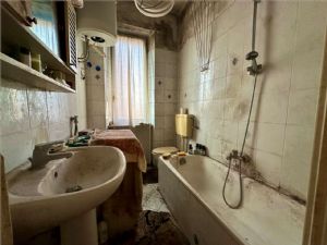 Ampio quadrilocale – Ultimo piano senza ascensore, zona Questura