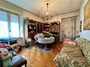 Ampio quadrilocale – Ultimo piano senza ascensore, zona Questura