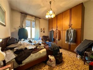 Ampio quadrilocale – Ultimo piano senza ascensore, zona Questura