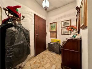 Ampio quadrilocale – Ultimo piano senza ascensore, zona Questura