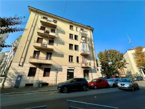 Ampio quadrilocale – Ultimo piano senza ascensore, zona Questura