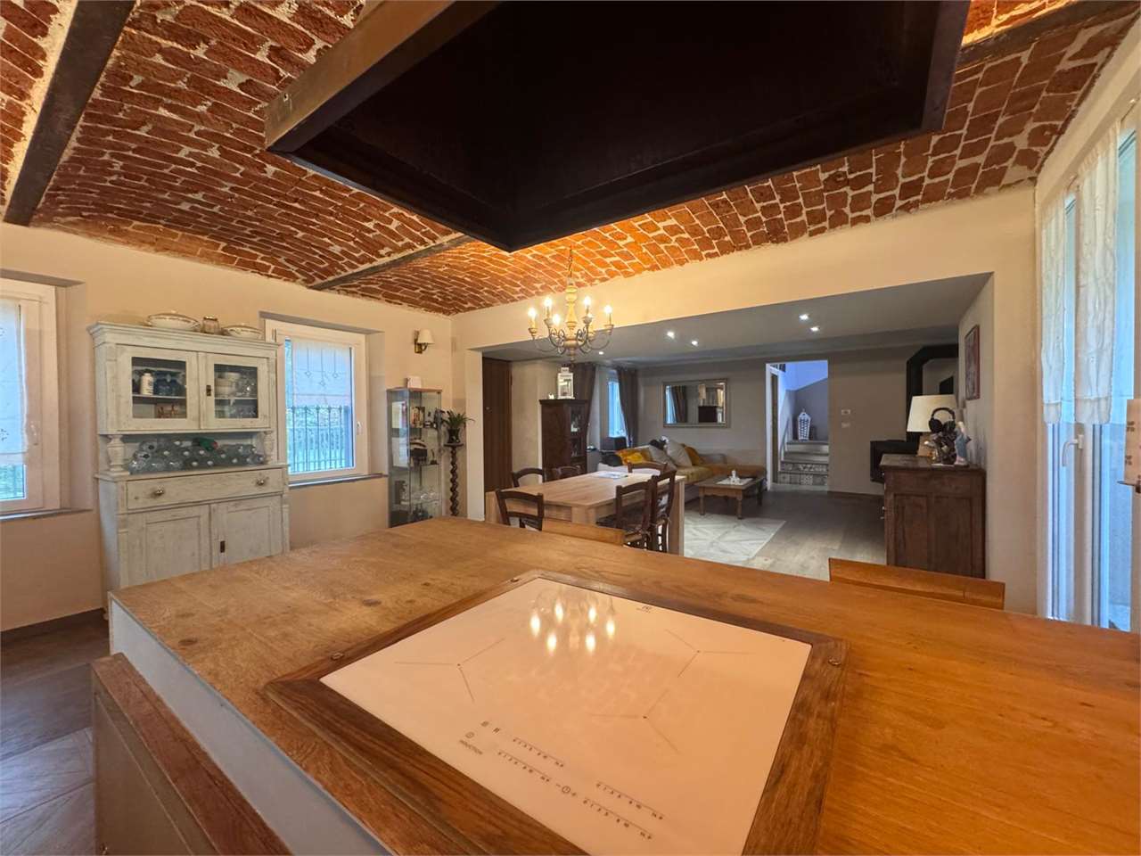 Villa indipendente completamente riqualificata – Classe A1 – Ex proprietà De Sica