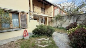 Casa semindipendente con giardino