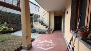 Casa semindipendente con giardino