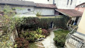 Casa semindipendente con giardino