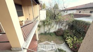 Casa semindipendente con giardino