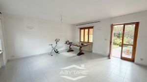 Casa semindipendente con giardino