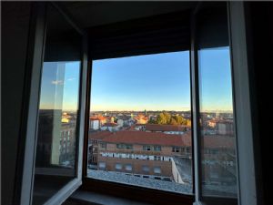 Panoramico alloggio all’ultimo piano con vista a 360° sulla città