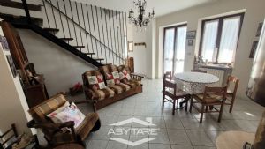 Casa semindipendente con giardino