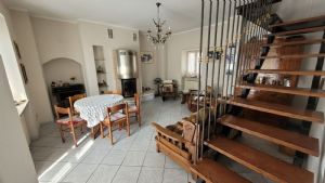 Casa semindipendente con giardino