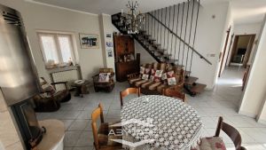 Casa semindipendente con giardino