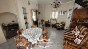 Casa semindipendente con giardino