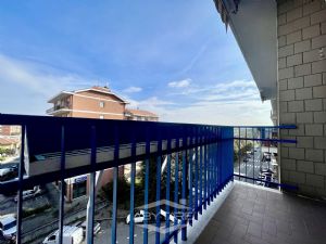 3 locali con box auto affittasi Moncalieri Via Turati 4