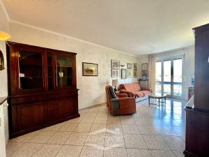 3 locali con box auto affittasi Moncalieri Via Turati 4