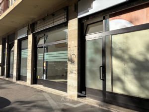 AMPIO LOCALE COMMERCIALE LIBERO SUBITO