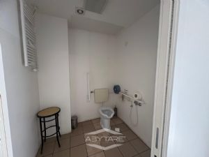 AMPIO LOCALE COMMERCIALE LIBERO SUBITO