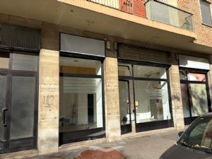 AMPIO LOCALE COMMERCIALE LIBERO SUBITO