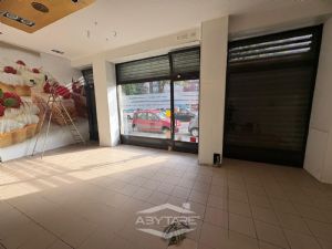 AMPIO LOCALE COMMERCIALE LIBERO SUBITO