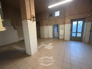 AMPIO LOCALE COMMERCIALE LIBERO SUBITO