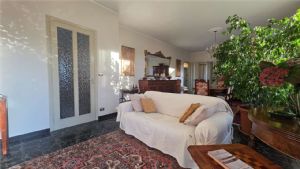 APPARTAMENTO IN VILLA CON GIARDINO E BOX