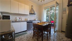 APPARTAMENTO IN VILLA CON GIARDINO E BOX