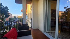 APPARTAMENTO IN VILLA CON GIARDINO E BOX