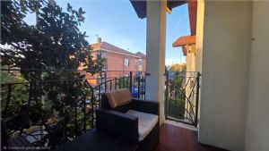 APPARTAMENTO IN VILLA CON GIARDINO E BOX